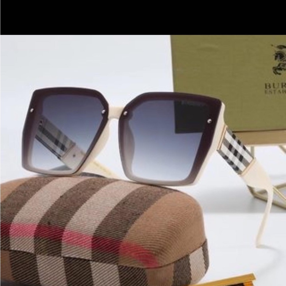 Burberry sunglasses polarized brand new in perfect condition